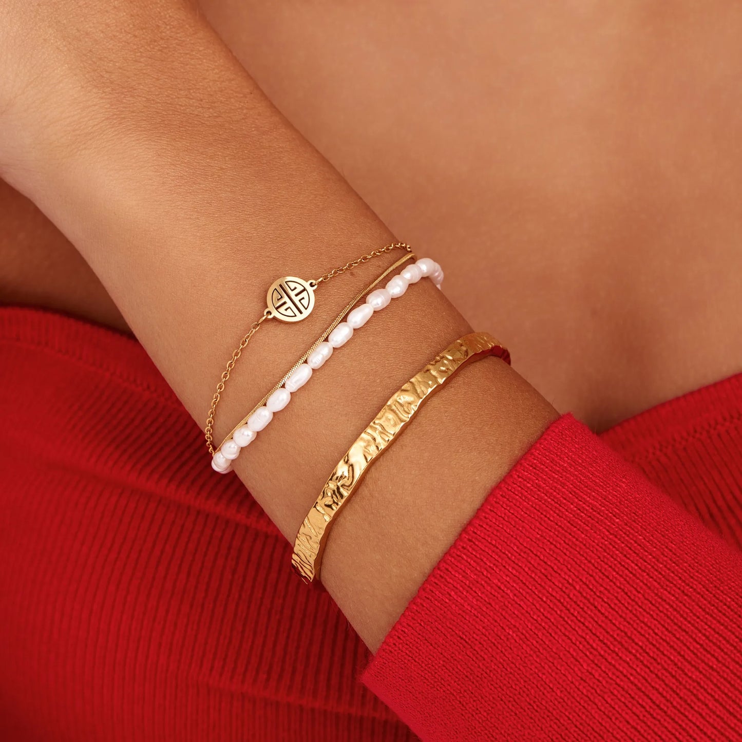 Zonovergoten Gelaagde Parel- en Gouden Armband