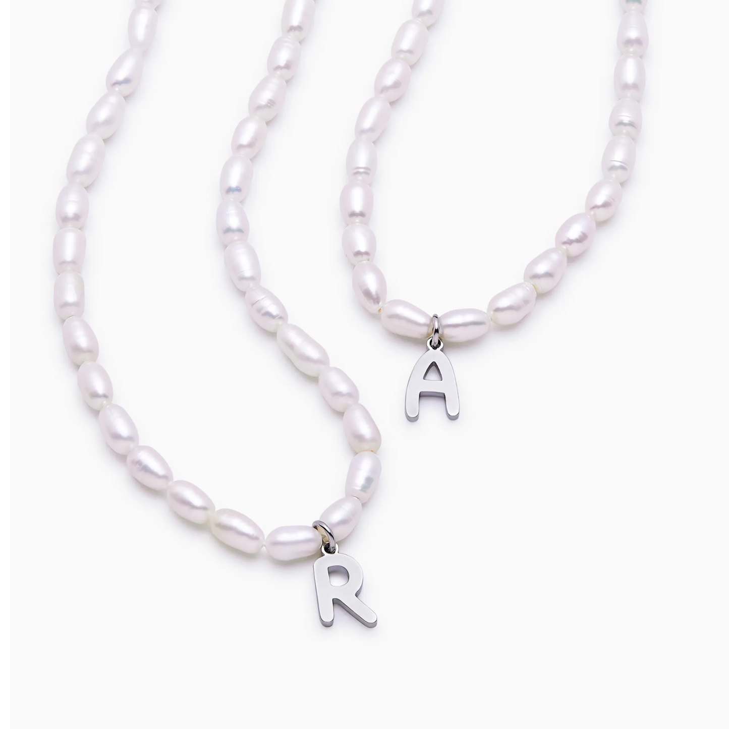 Parelketting met initiaal β statementketting