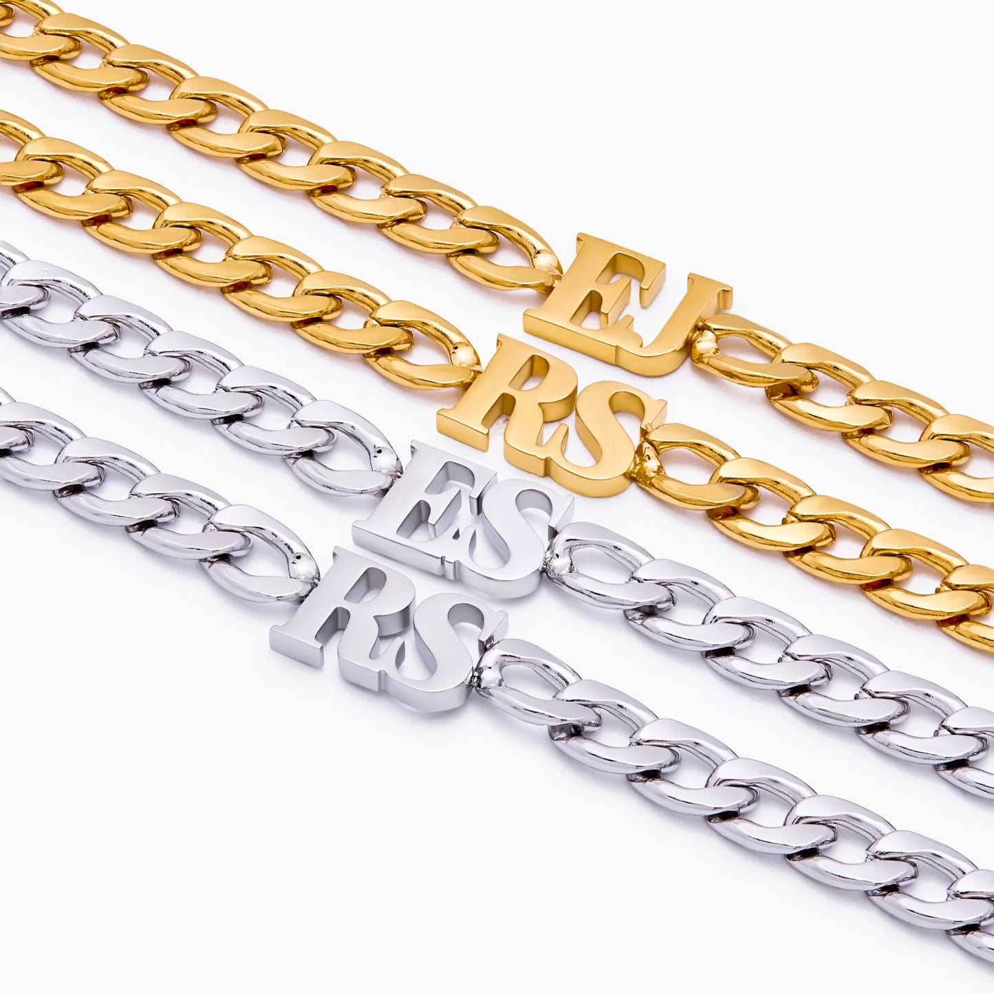 Armband met curbketting en initiaalhanger