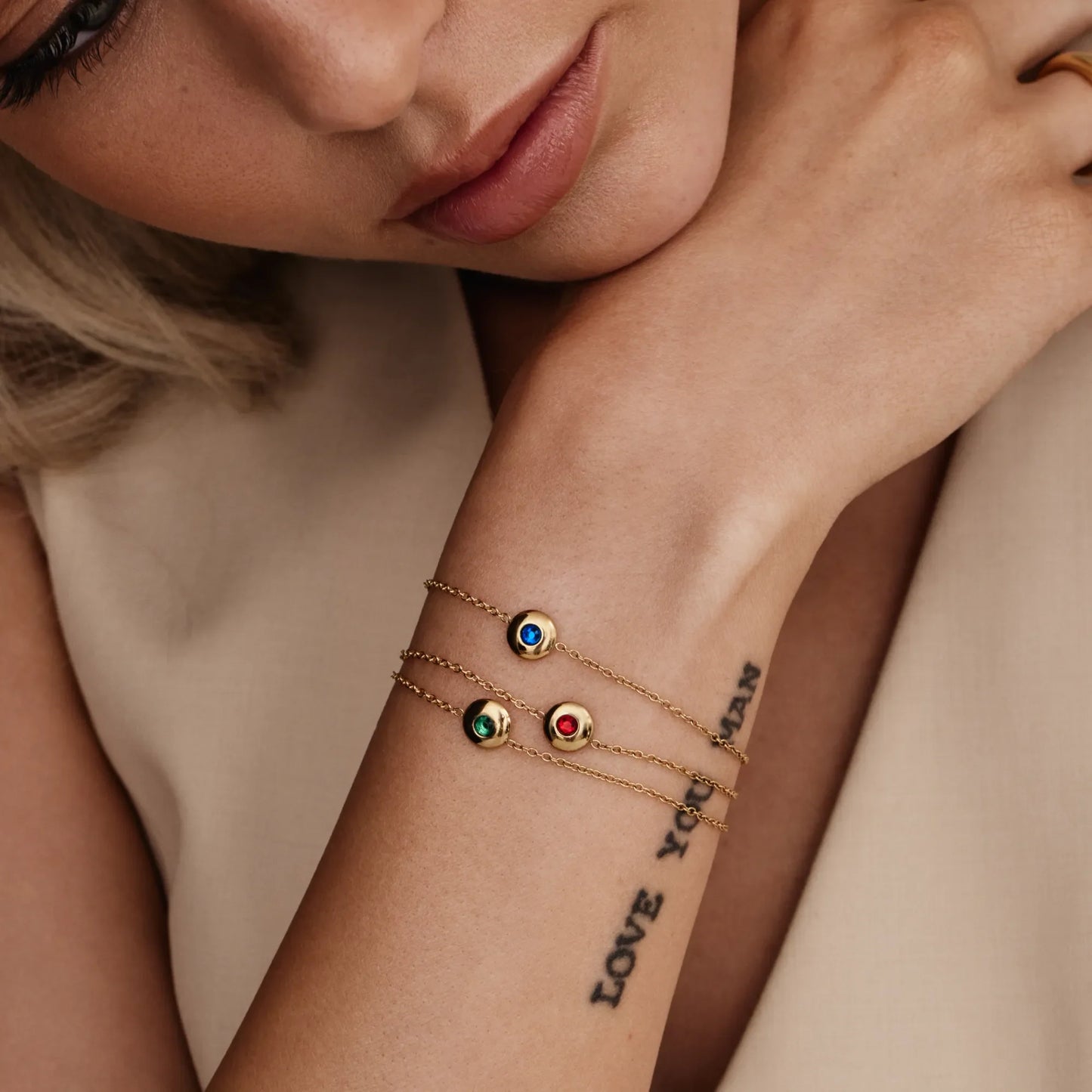 Delicaat mini geboortesteen bedelarmband