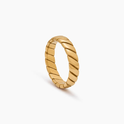 Gedurfde Twist Ring: Een stoer, modern statement