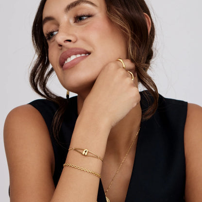 Fijne bubbelbedelarmband met initiaalbedel