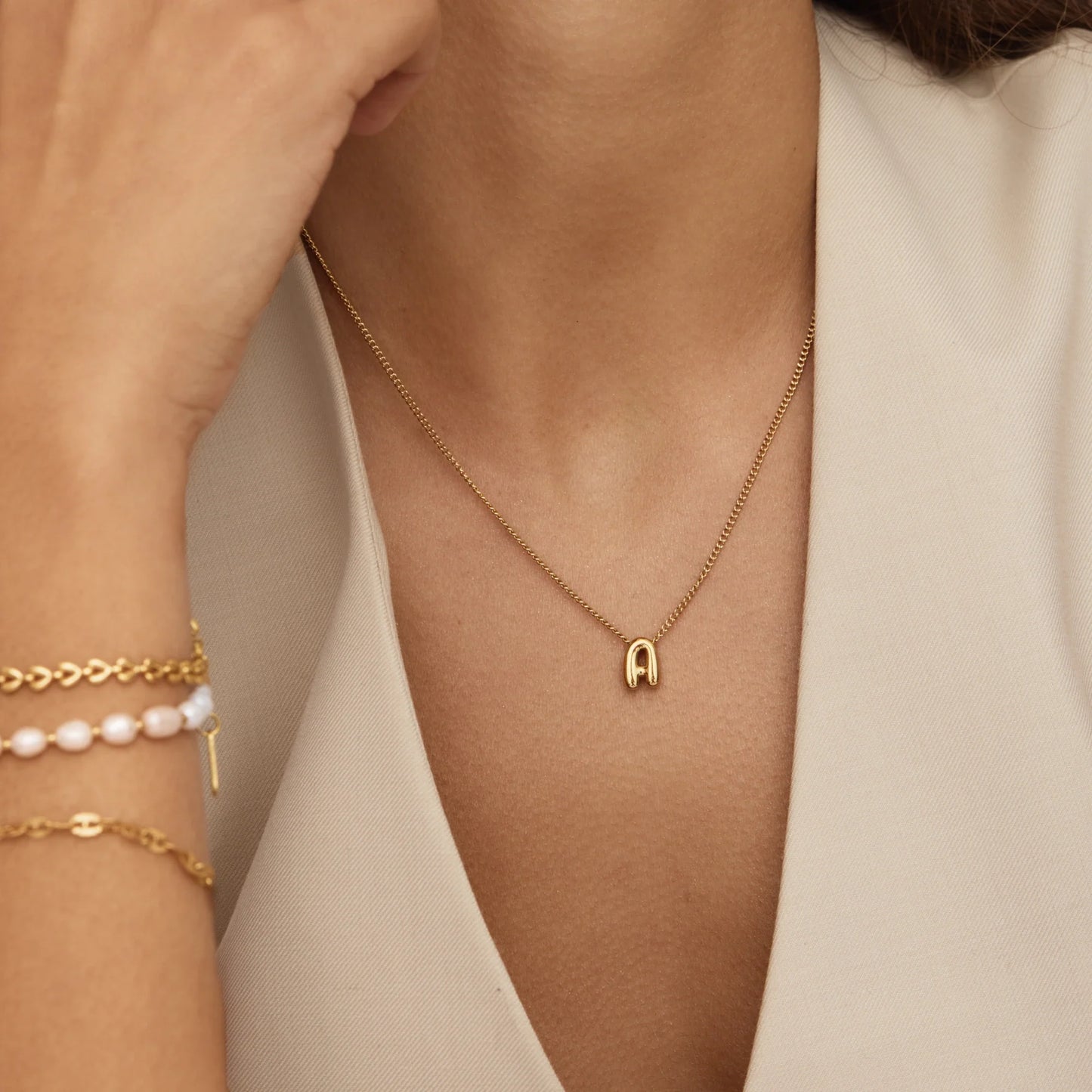 Initiaalhanger ketting geïnspireerd op bubbels