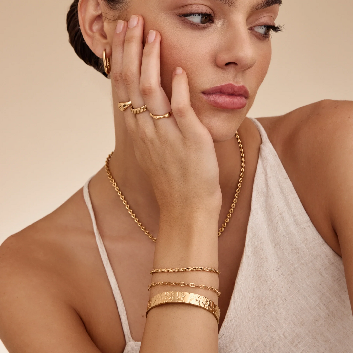 Gedurfde, robuuste manchetarmband met textuur - Statement-sieraden