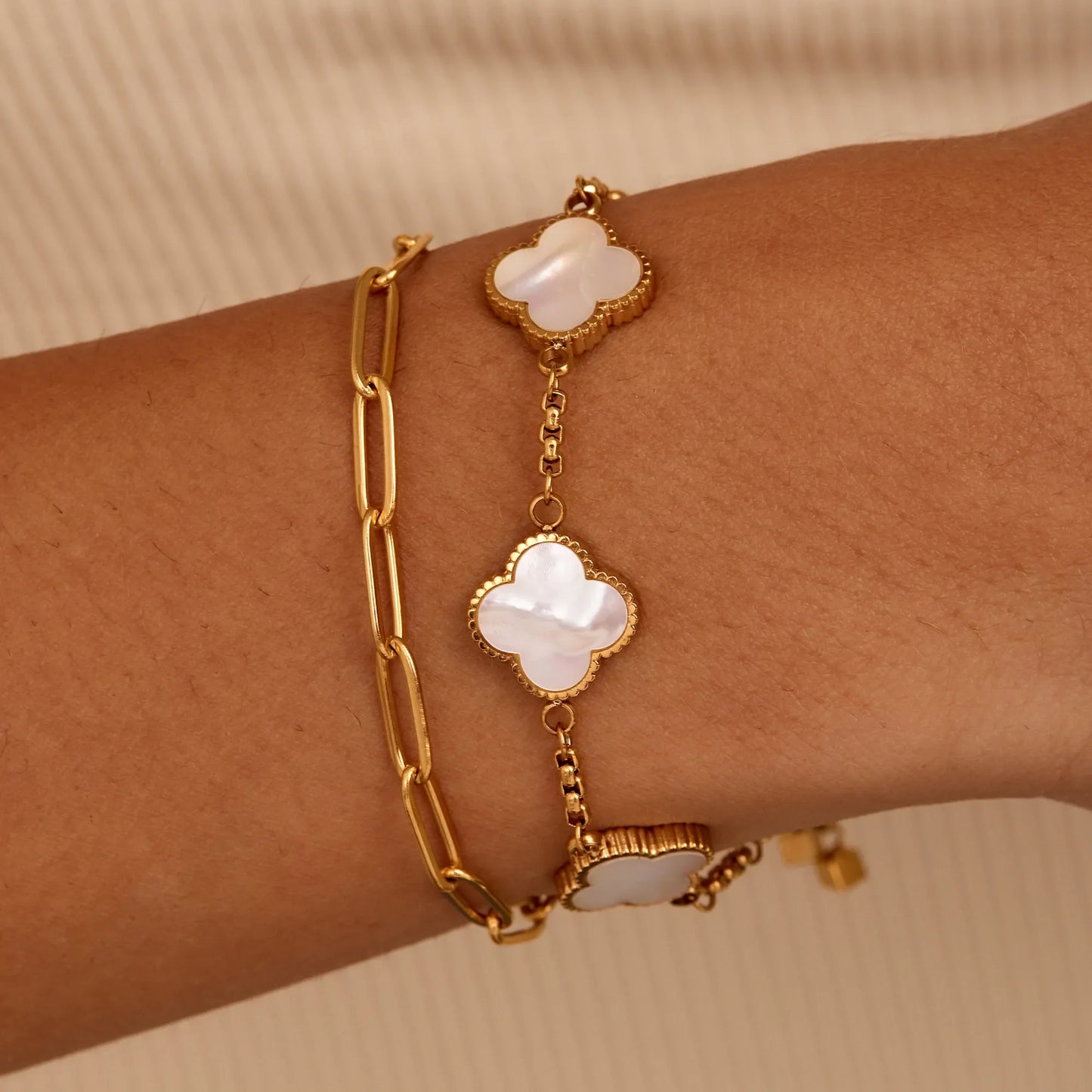 Elegante parelmoeren klavertje-vier armband