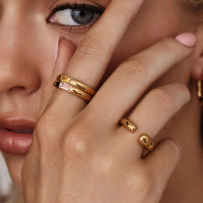 Ring met open vorm — Strakke, eigentijdse sieraden met een open ontwerp