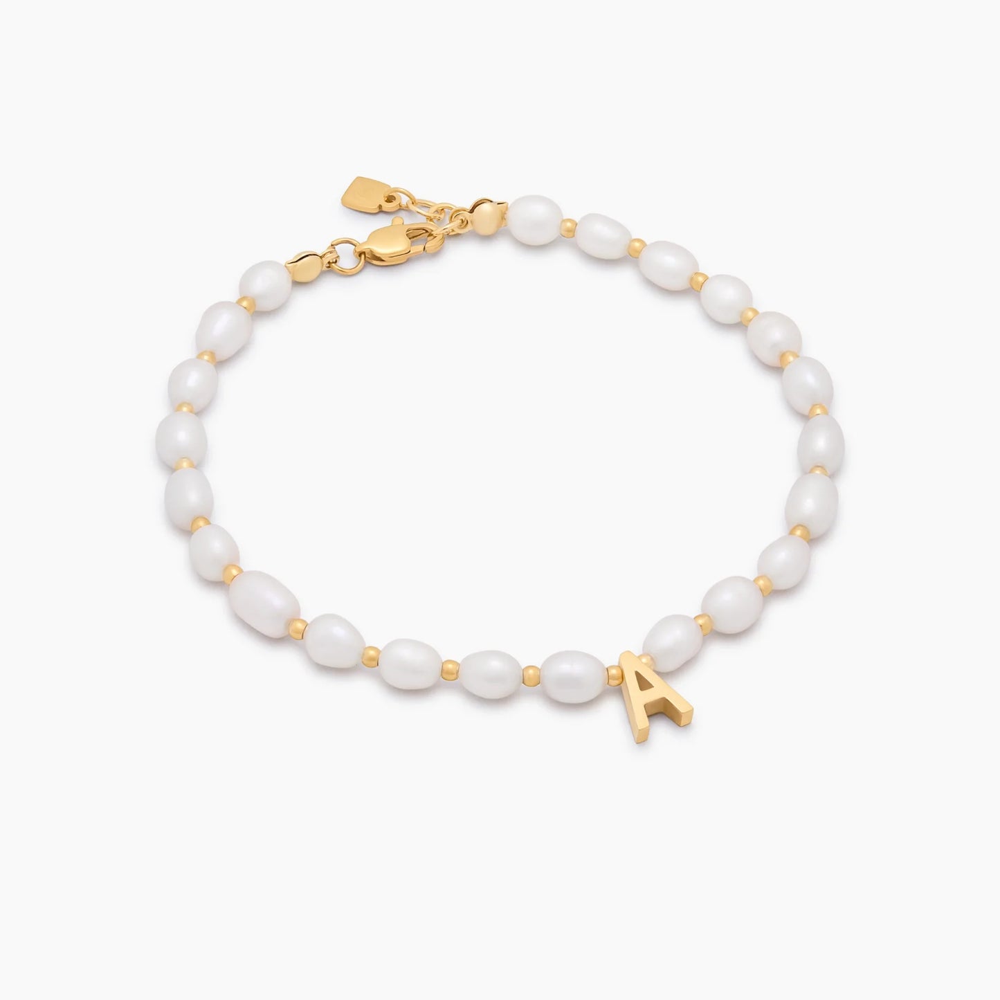 Elegante parelbedelarmband met initiaal
