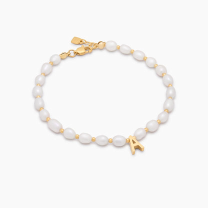 Elegante parelbedelarmband met initiaal