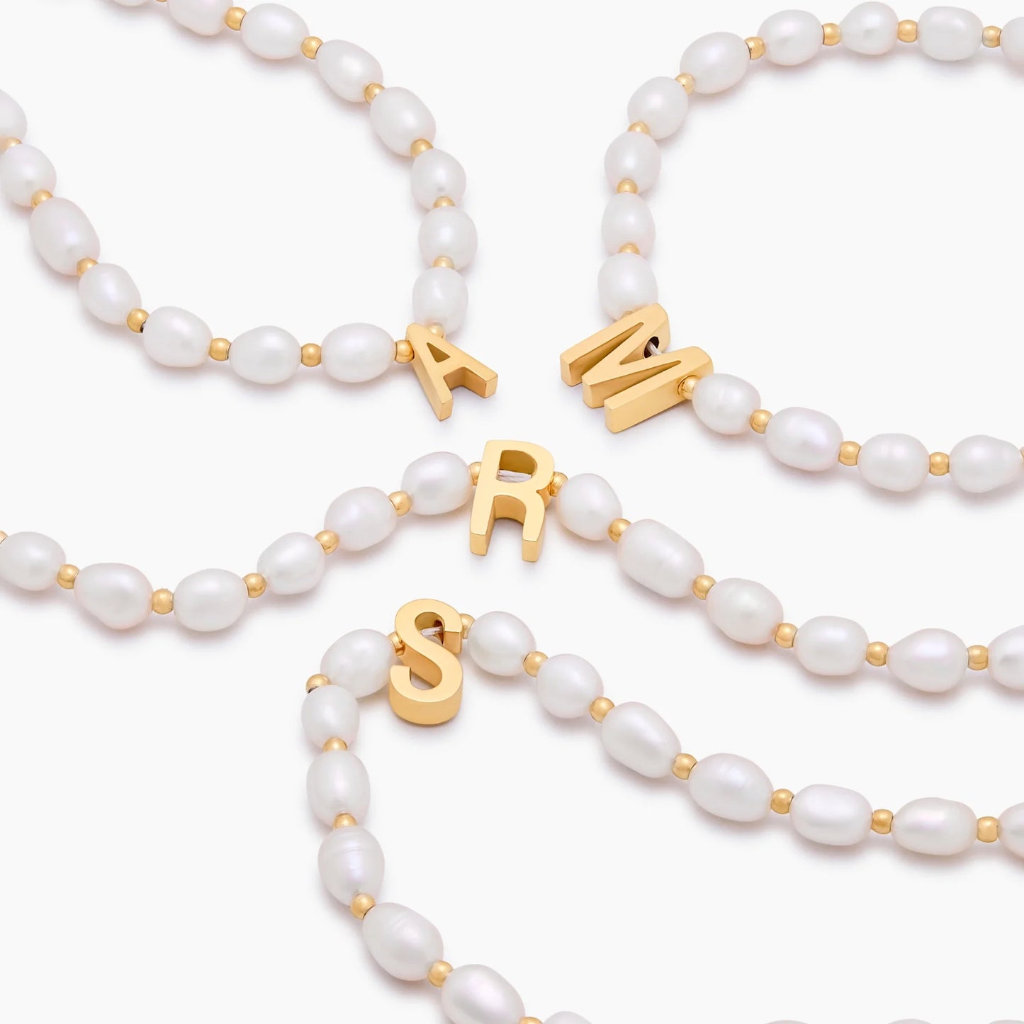 Elegante parelbedelarmband met initiaal