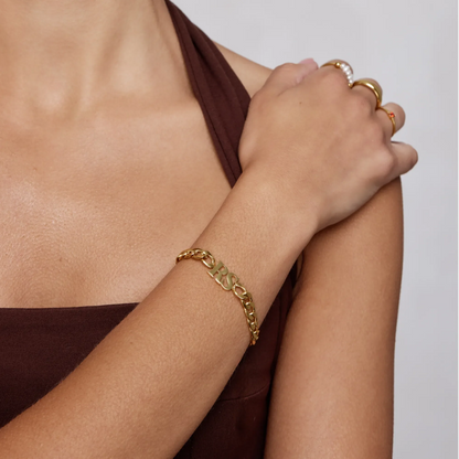 Armband met curbketting en initiaalhanger