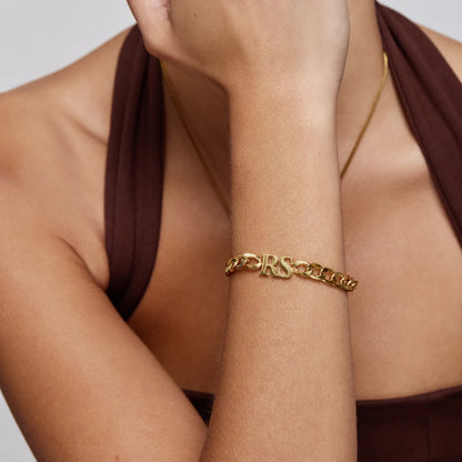 Armband met curbketting en initiaalhanger