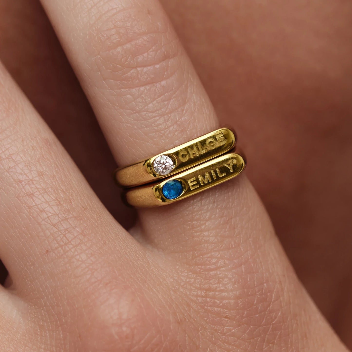 Gepersonaliseerde naamring met geboortesteen