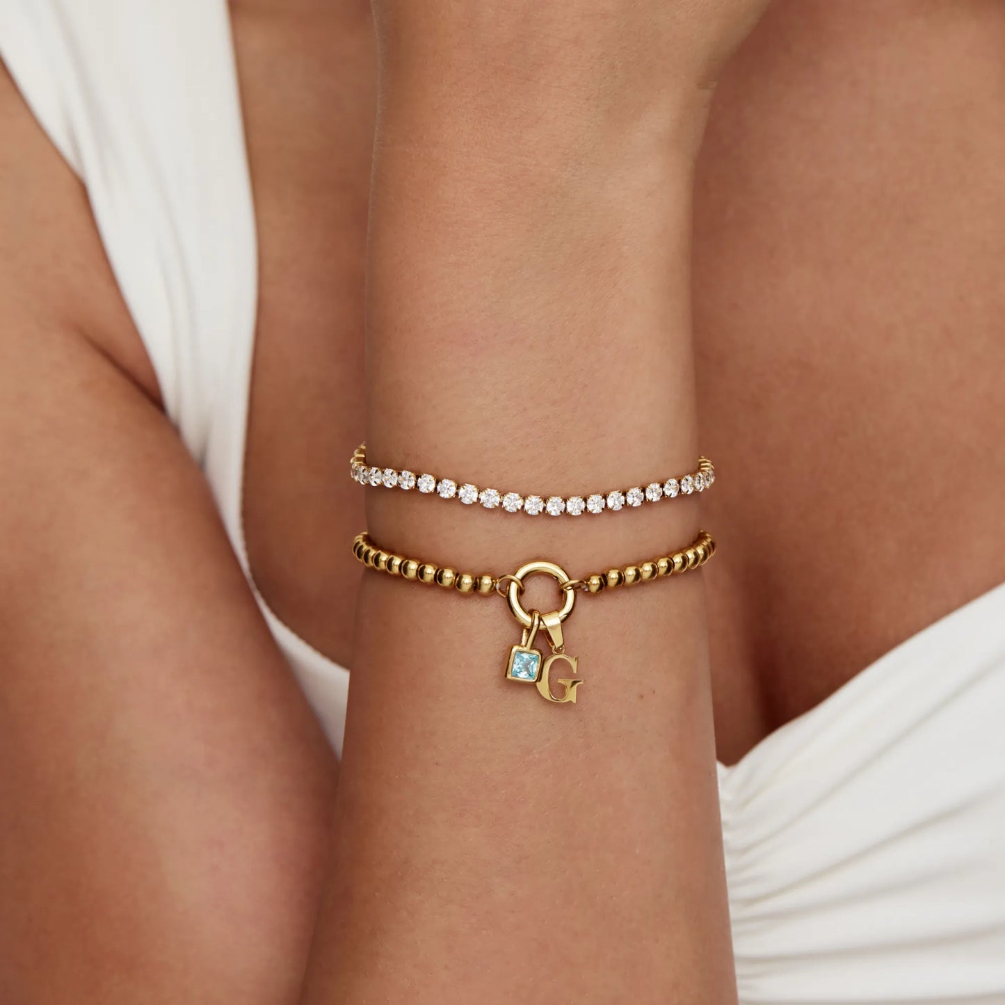 Gepersonaliseerde kralenarmband met initiaal en geboortesteen