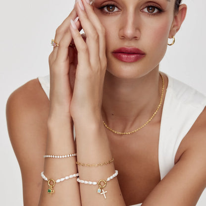Elegante parel geboortesteen kruisbedelarmband