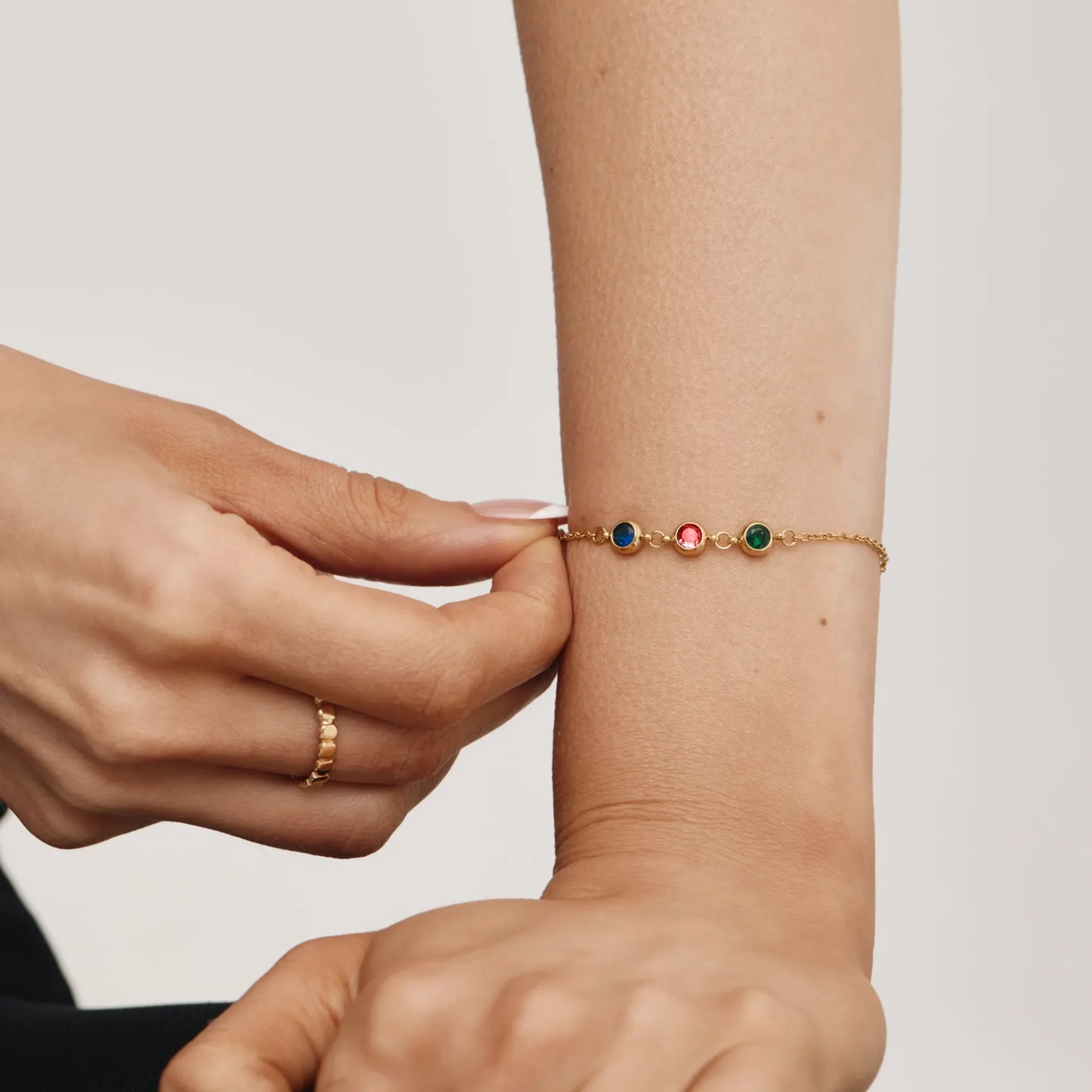 Ontwerp je eigen armband met meerdere geboortestenen
