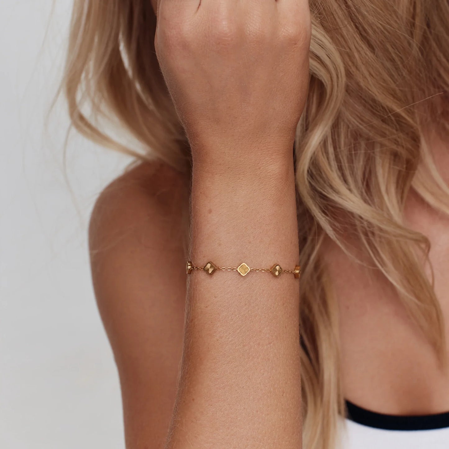 Delicaat mini zonnestraal klavertje-vier armband