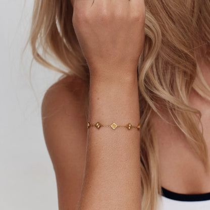 Delicaat mini zonnestraal klavertje-vier armband