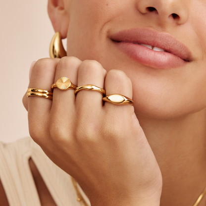 Zegelring met zonnestraal - Stralende sieraden geïnspireerd door de zon voor een gedurfde, koninklijke stijl
