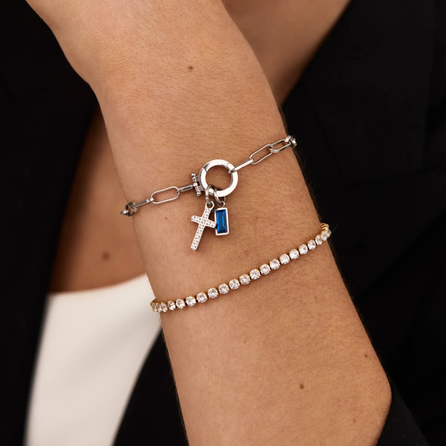 Delicaat geboortesteen kruisbedel paperclip armband