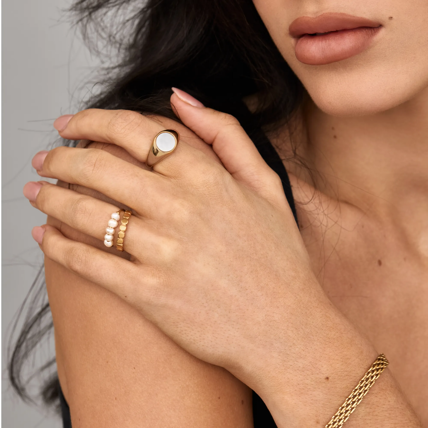 Glanzende parelmoeren ring