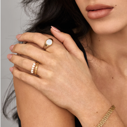 Glanzende parelmoeren ring