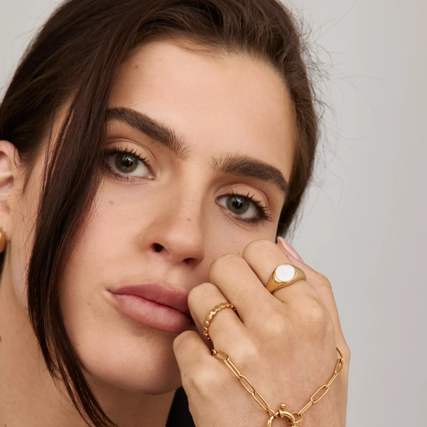Glanzende parelmoeren ring