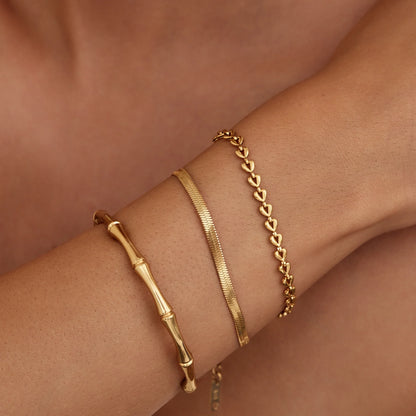 Fijne armband met hartjesketting