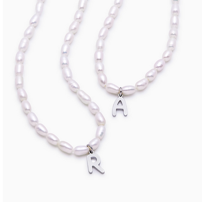 Parelketting met initiaal – statementketting