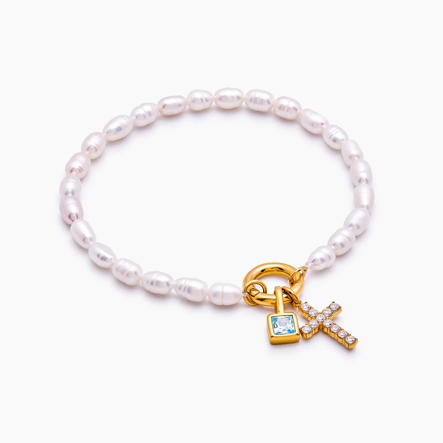 Elegante parel geboortesteen kruisbedelarmband