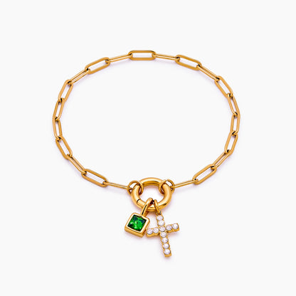 Chique paperclip-armband met kruisbedel