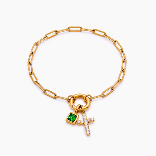 Chique paperclip-armband met kruisbedel