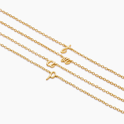 Delicaat cursieve initialenarmband
