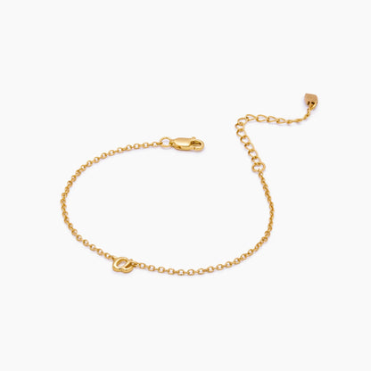 Delicaat cursieve initialenarmband